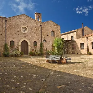 Vakantieboerderij Relais Abbazia Santa Anastasia & Winery, Castelbuono (Sicily)